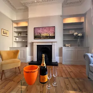 villa-no2-clarence-grade-ii-regency-townhouse-short.cardiffhotelswales.com/